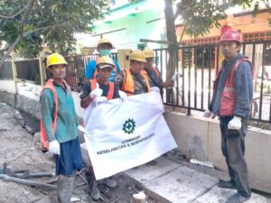 Pemasangan u-ditch Rusunawa Randu