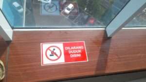 Sticker Dilarang Duduk
