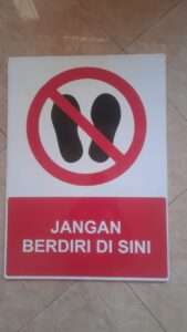 Sticker Dilarang Berdiri